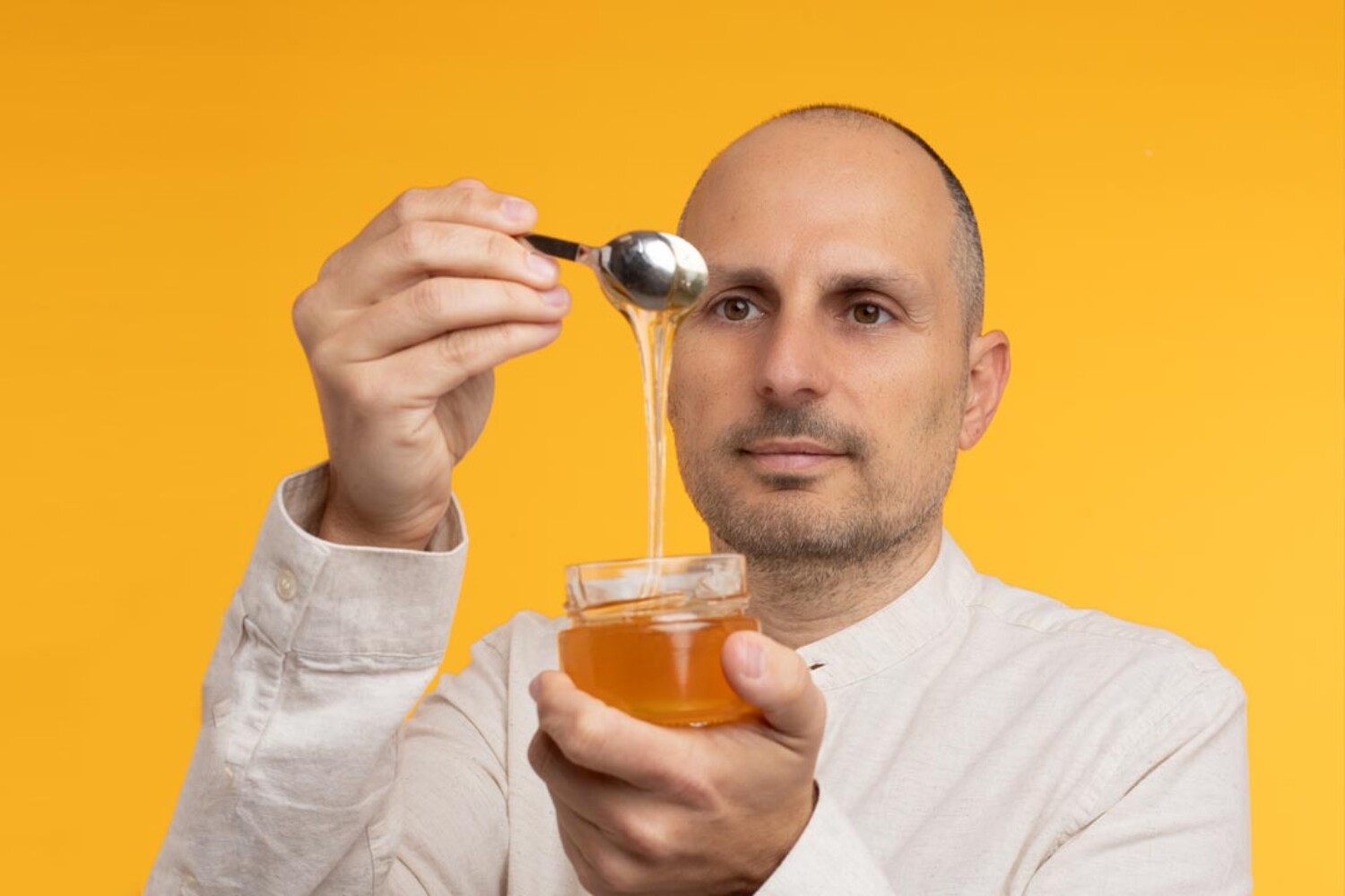 checking-viscosity-honey